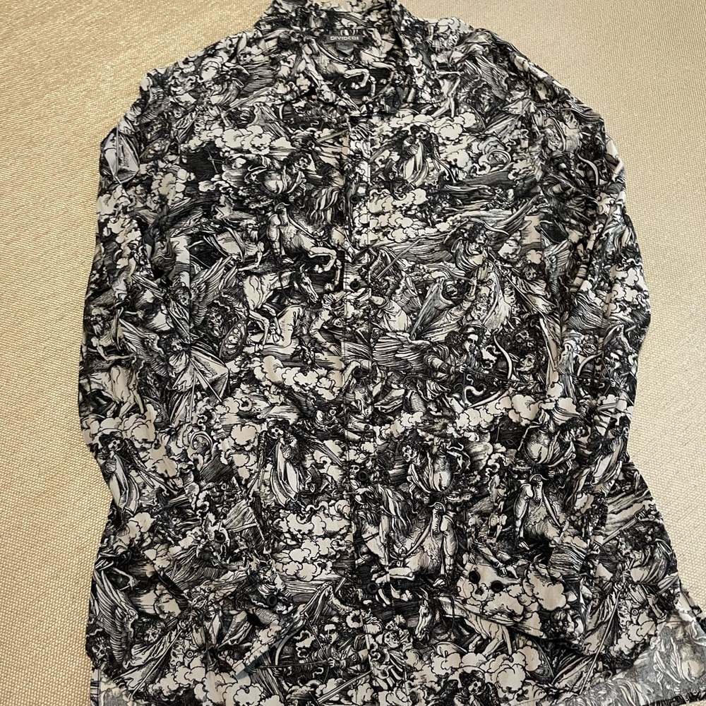 H&M mens size Large shirt - mythological creatures